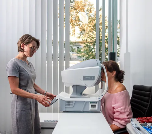 Měření zraku na setiny dioptrií v optice Doktor Klain Liberec. 3D Vision Scan je měření, které zahrnuje nejen přesné měření dioptrií, ale i preventivní testy na nejběžnější oční choroby.